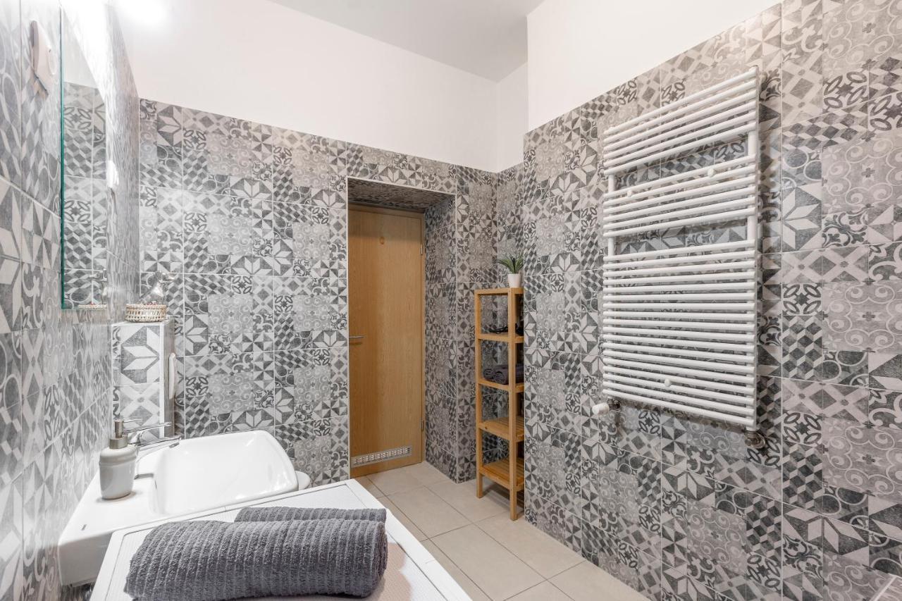 Cozy Home By Bella In The Heart Of Budapest Ngoại thất bức ảnh