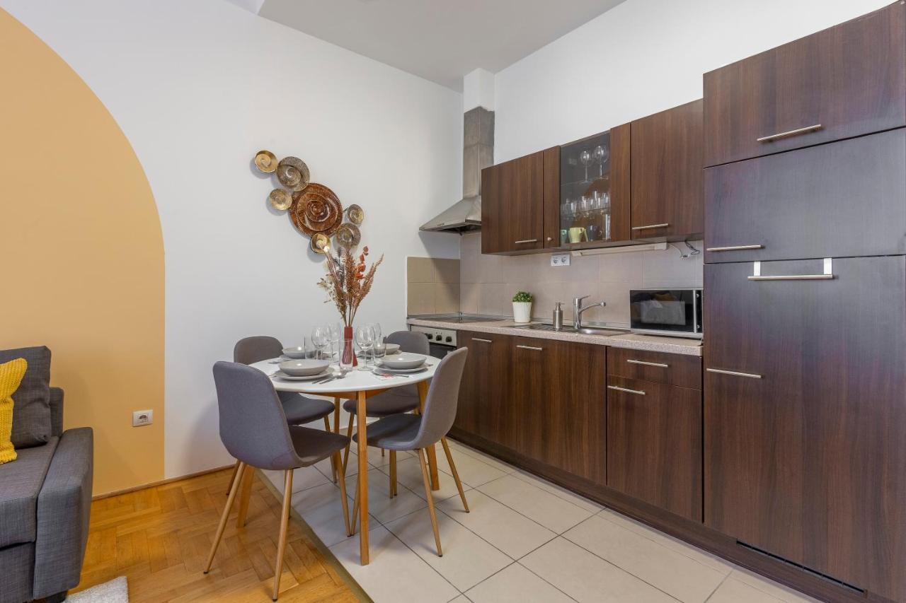 Cozy Home By Bella In The Heart Of Budapest Ngoại thất bức ảnh
