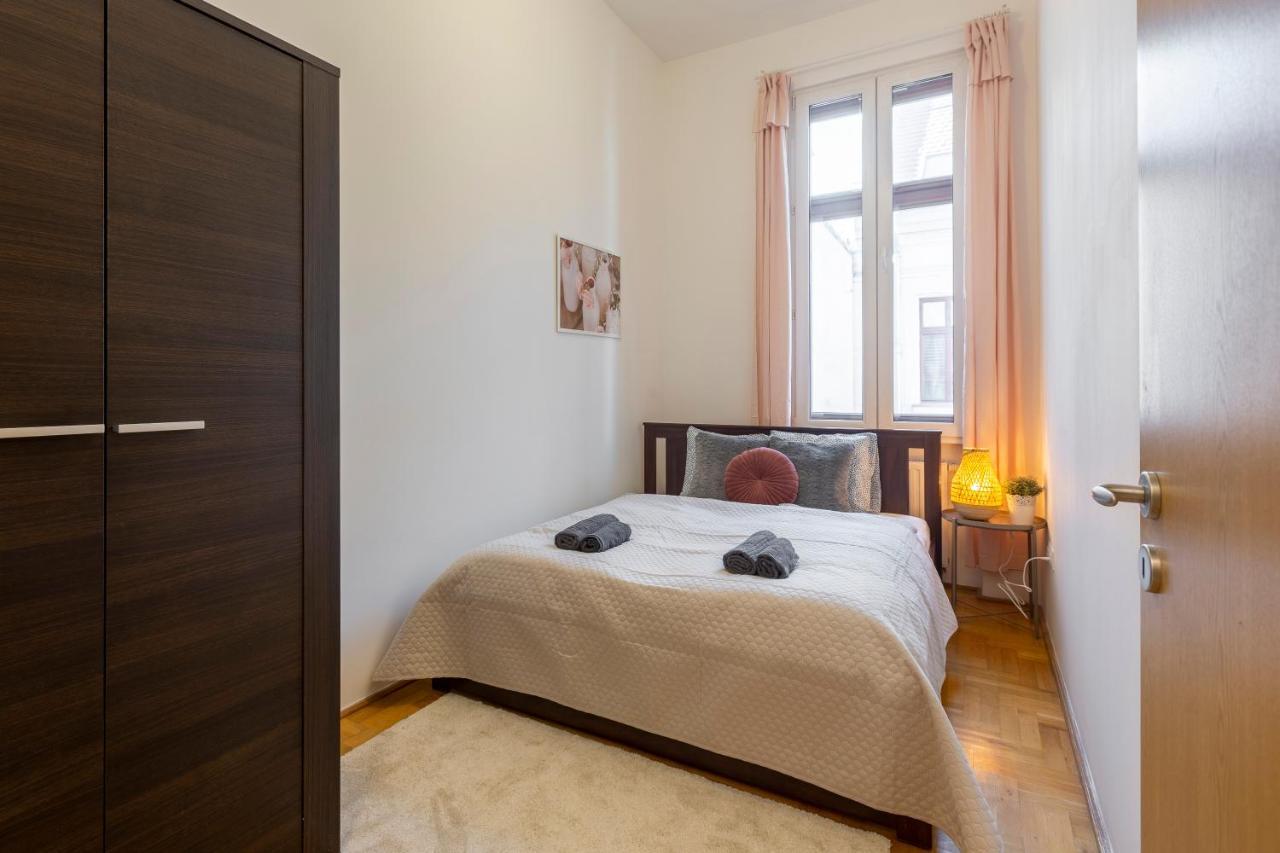 Cozy Home By Bella In The Heart Of Budapest Ngoại thất bức ảnh