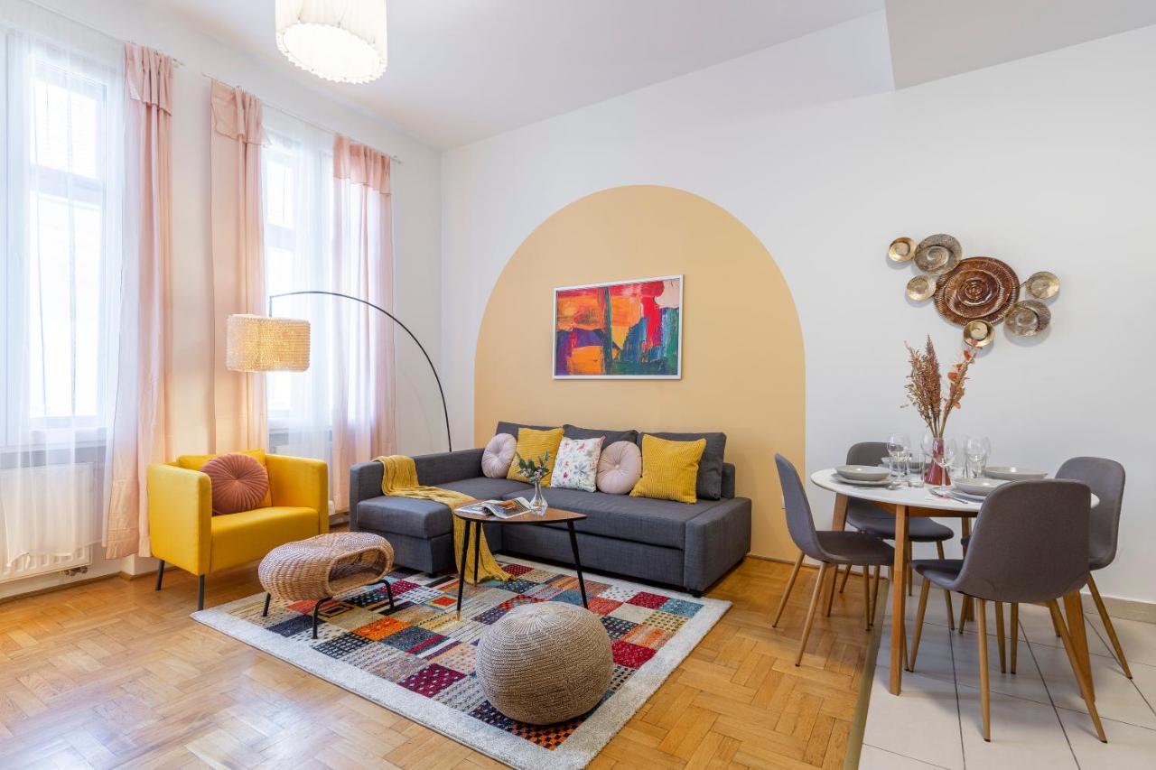 Cozy Home By Bella In The Heart Of Budapest Ngoại thất bức ảnh