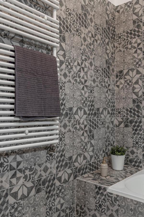 Cozy Home By Bella In The Heart Of Budapest Ngoại thất bức ảnh