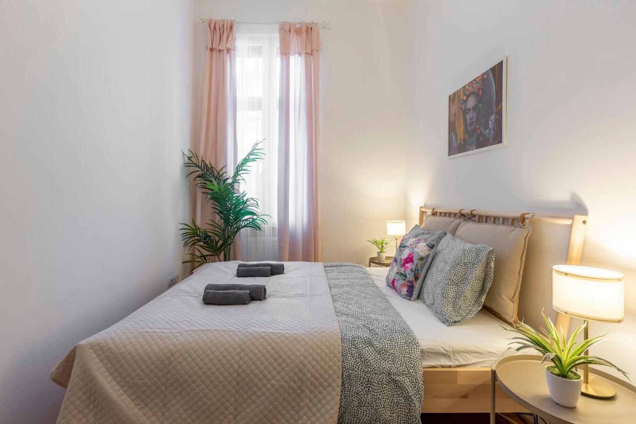 Cozy Home By Bella In The Heart Of Budapest Ngoại thất bức ảnh